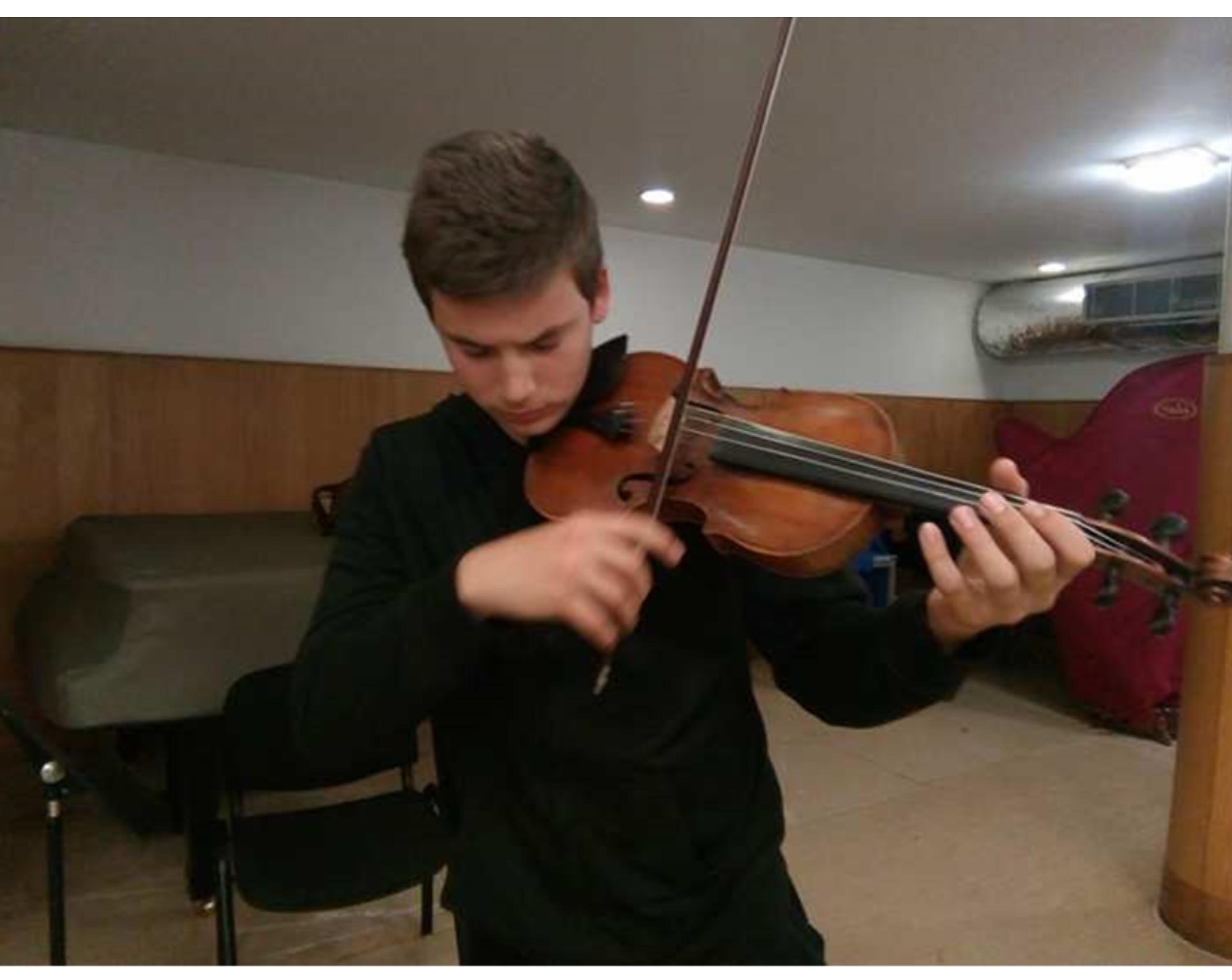 Premiado no I Concurso Internacional de Cordas Artur Fernandes Fão 